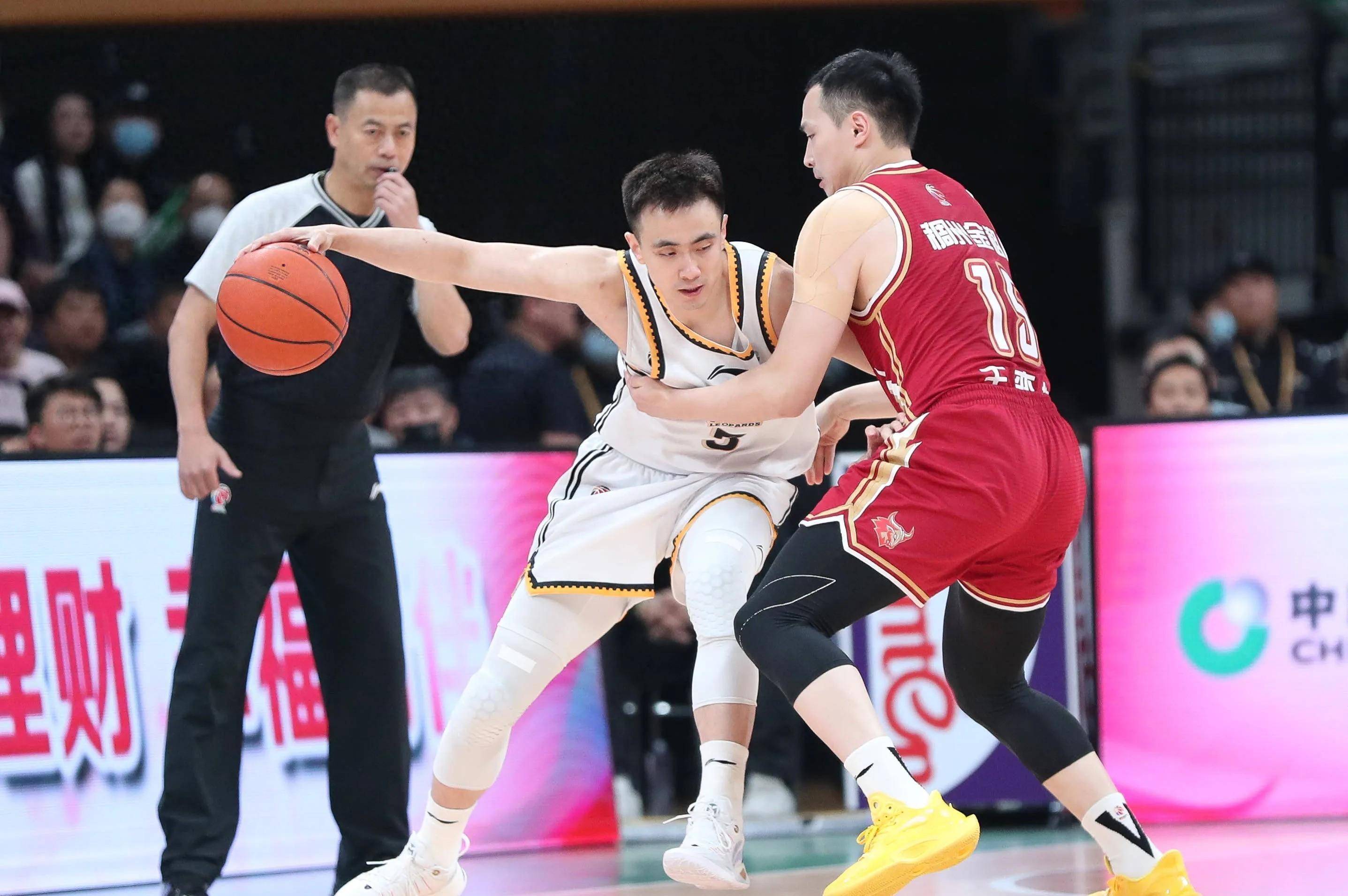张三归队，球队声势大涨迎战CBA新赛季的简单介绍