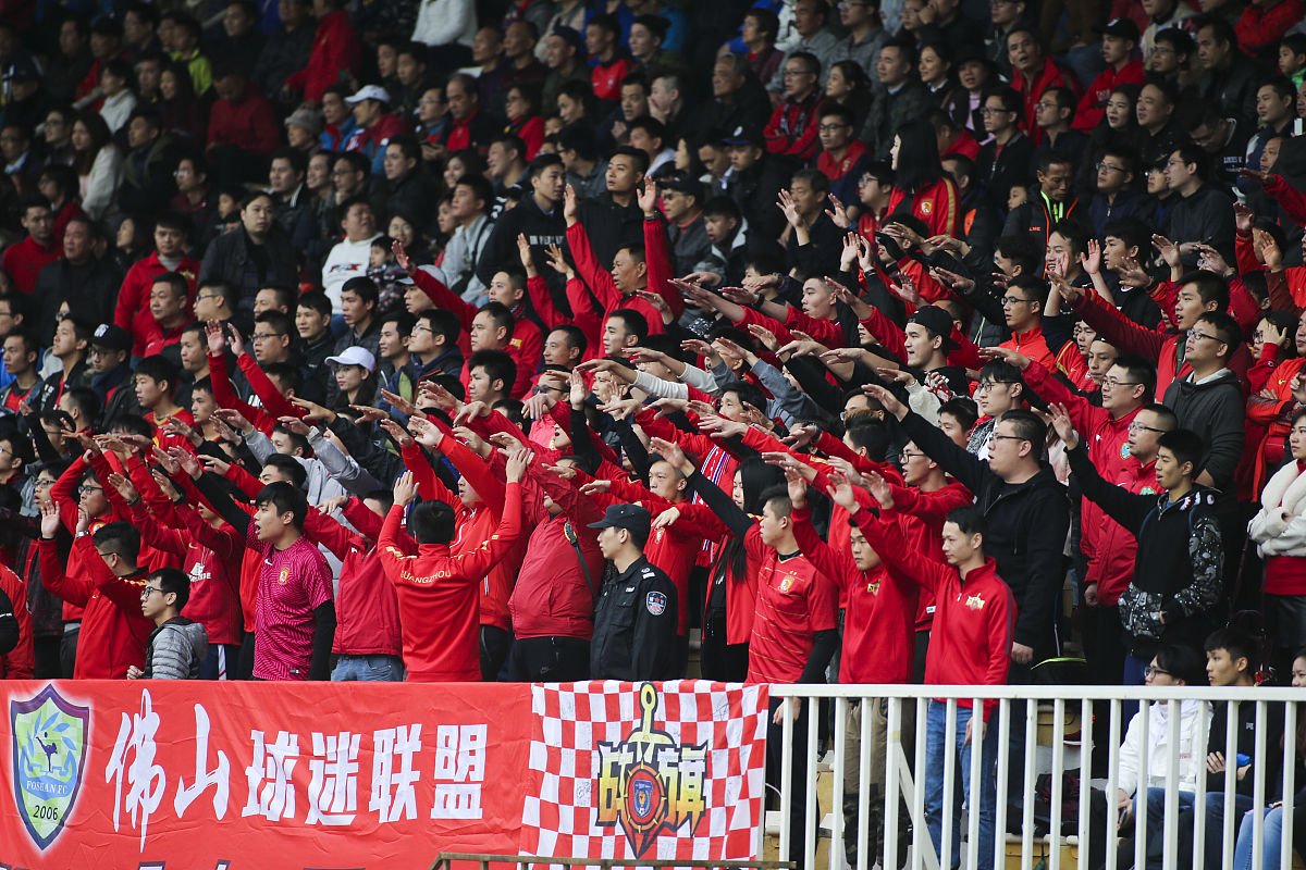 包含国内球队在国际赛事中连续失利，团队压力巨大的词条